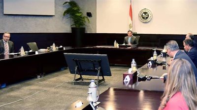 نبيلة مكرم تشيد بتعاون هيئة الاستثمار في توفير التدريب للدارسين المصريين بالخارج