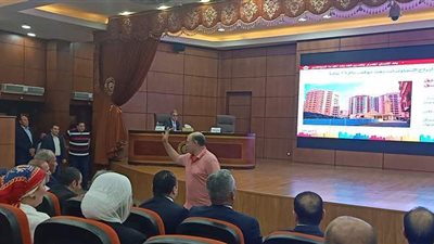 أيمن مختار يستعرض إنجازات الدقهلية أمام 