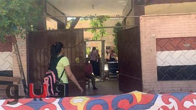 بث مباشر.. توافد طلاب شعبة العلمي على اللجان بالدقهلية لأداء امتحان الديناميكا