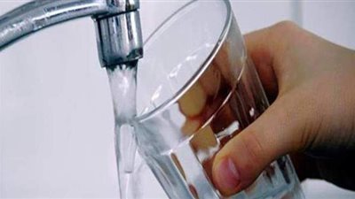 شاهد.. عاملون بالصرف الصحى يتصدون لعمليات سرقة أغطية بالوعات بالقاهرة والجيزة