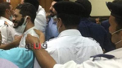 شاهد.. حسام مؤنس بالزي الأبيض أثناء محاكمته في قضية خلية الأمل