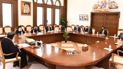البابا تواضروس يناقش كيفية استرداد بعض الأوقاف القبطية