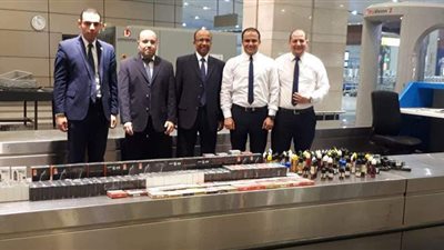 ضبط ٢٩٠ قطعة من مستلزمات الشيش الإلكترونية بحوزة صيدلي بمطار القاهرة