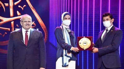 وزير الرياضة يكرم هداية ملاك وسيف عيسى أبطال التايكوندو