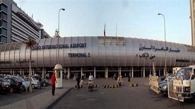 ٤ توصيات من رئيس مصلحة الجمارك للعاملين بمطار القاهرة