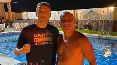 أسطورة الملاكمة الفرنسية يصل للإسكندرية لقضاء عطلته الصيفية | صور