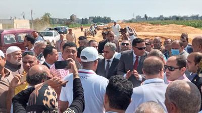 محلية النواب تتفقد الدائري حول السنبلاوين.. وأهالي الطيارة يطالبون بنقل مقلب قمامة