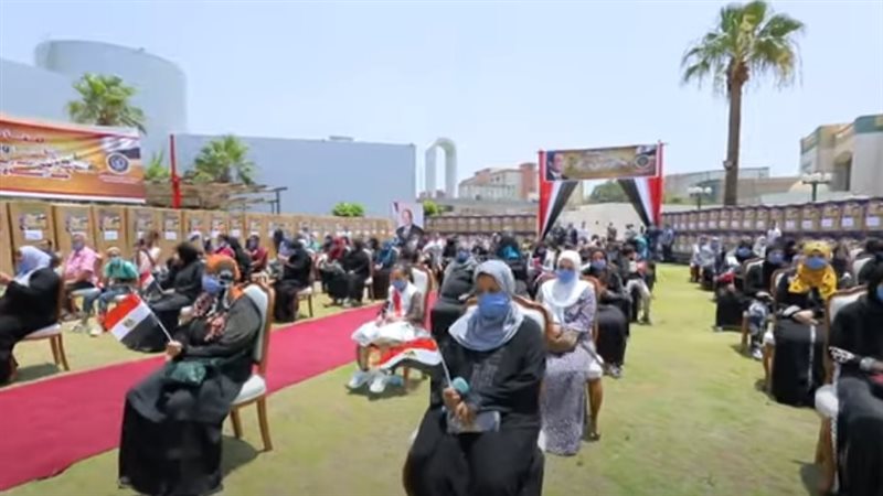 الشرطة تقدم مساعدات
