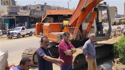 حملة بالتل الكبير لإزالة الاشغالات عن ترعة الإسماعيلية | صور