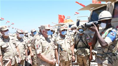 رئيس الأركان يشهد إجراءات تفتيش الحرب لإحدى وحدات المنطقة الجنوبية