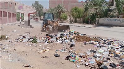 محافظ أسيوط: 112 حاوية قمامة ومتابعة مستمرة لمنظومة النظافة بالشوارع والميادين