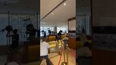 يعملون في فندق إسرائيلي.. مستوطنون يهاجمون عاملين فلسطينيين بالقدس | فيديو