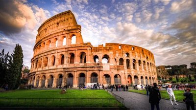 رجل يقتل 3 نساء في اجتماع للسكان بسبب خلافات الجيرة