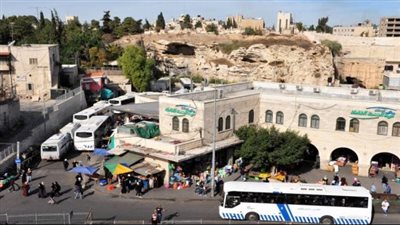 مستوطنون يهود يعتدون على أهالي حي الشيخ جراح |فيديو