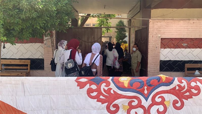 توافد الطلاب على