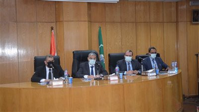 محافظ المنيا يستقبل وفد برنامج التنمية المحلية بصعيد مصر