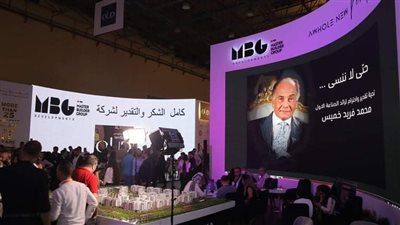 في لمحة إنسانية.. 