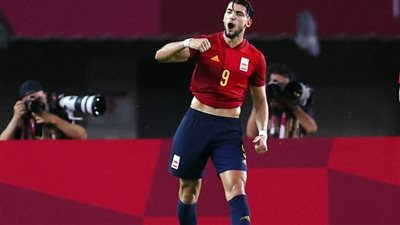 مهاجم جديد معروض على برشلونة.. تعرف عليه