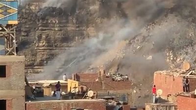 بث مباشر.. تجدد اشتعال النيران في مخلفات اسطبل عنتر بمصر القديمة