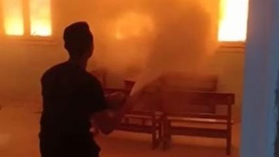 الصور الأولى لحريق معهد أزهري التهمته نيران اسطبل عنتر بمصر القديمة