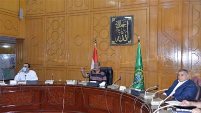 محافظ الإسماعيلية يناقش مقترح خطة مديرية الطرق والنقل