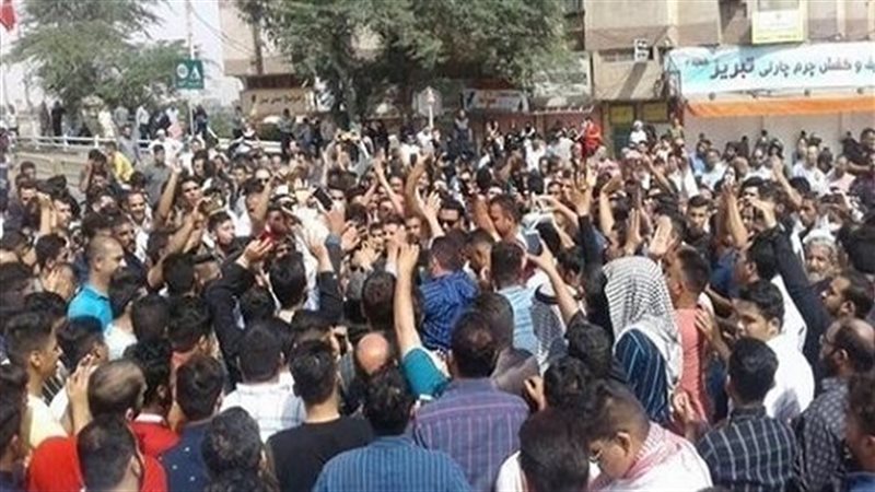 هتافات ضد خامنئي