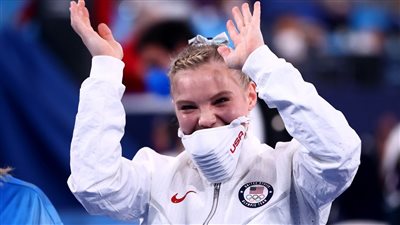 الأمريكية كاري تفوز بذهبية الحركات الأرضية في الجمباز