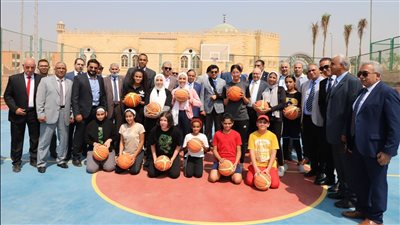 وزير الرياضة يتفقد نادي الجمارك بالتجمع