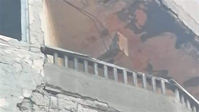إصابة شخص في انهيار شرفة عقار بالمنتزه