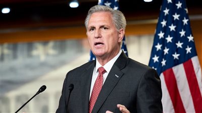 مكارثي يعلن استئناف المفاوضات بشأن سقف الدين الأمريكي خلال ساعات