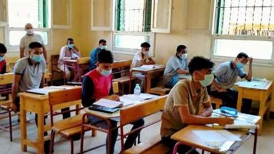 393 ألف طالب وطالبة بالثانوية العامة يؤدون امتحان التفاضل والتكامل والجيولوجيا