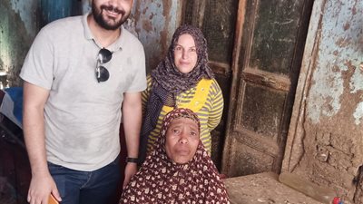 شاهد | الحاجة ليلى بعد زيارة رئيس الوزراء: ليس لدي حمام ولا مياه وبدعي للسيسي