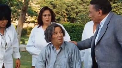 مؤلف الفيلم يكشف حقيقة ارتجال سعيد صالح بمشهد مريض «الزهايمر»
