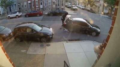 جديد قتل الأزواج.. امرأة تحاول تدهس زوجها عدة مرات بالسيارة | فيديو