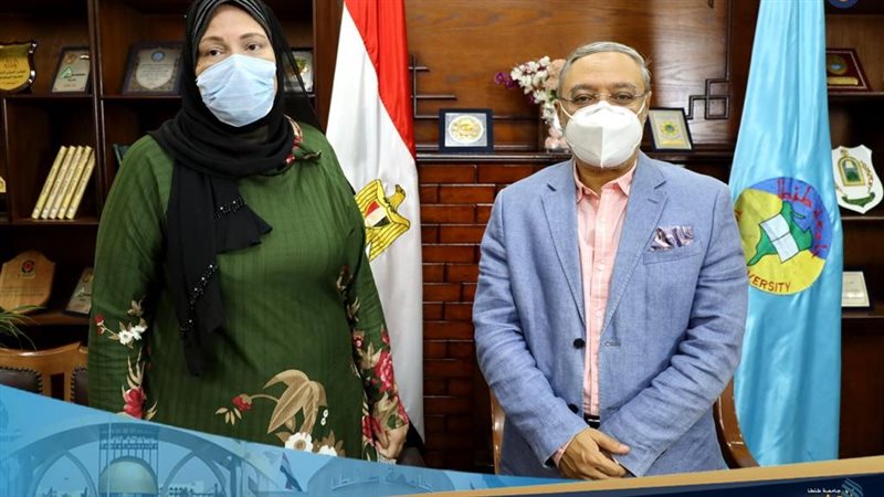 رئيس جامعة طنطا مع