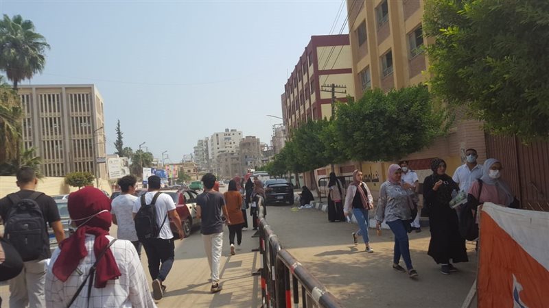 توافد طلاب الثانوية