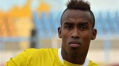 لاعبا «المقاصة» يزوران السيد حمدي بقسم شبرا الخيمة