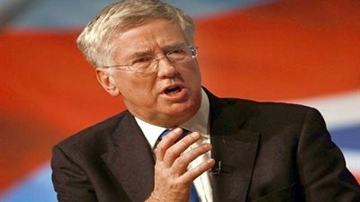 وزير الدفاع البريطاني:علينا ضرب داعش في القلب