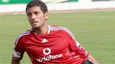 عبد الفضيل يعود لقيادة دفاع الأهلي أمام سموحة