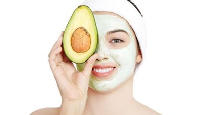 ماسك الأفوكادو والحليب لبشرة أكثر شبابًا