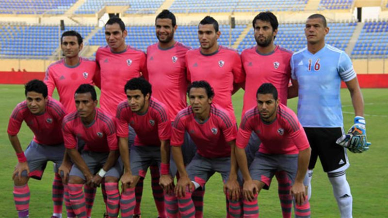 لاعبو الفريق الأول