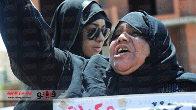 بالفيديو.. أمهات الشهداء أمام منزل 