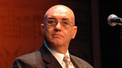 40 كاتبا يعترضون على إدارة 