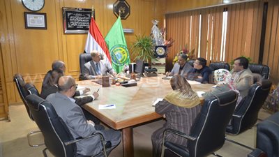 محافظ الإسماعيلية يطالب الأجهزة التنفيذية بضرورة التعاون مع النواب