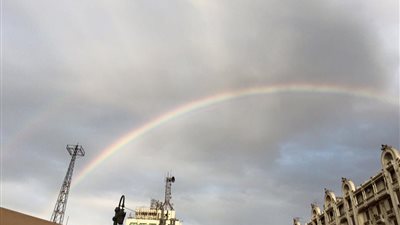 بالصور.. قوس قزح يزين سماء القاهرة والجيزة