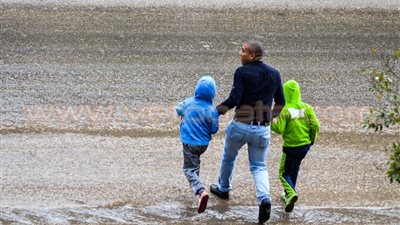 بالصور.. برك مياه الأمطار تملأ شوارع القاهرة