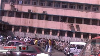 متظاهرو الشرقية يحاصرون مبنى المحافظة ويطالبون برحيل مرسي