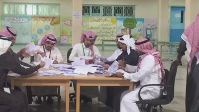 بالفيديو والصور.. بدء فرز أصوات الانتخابات البلدية السعودية