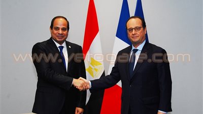 «السيسي» و«هولاند» يبحثان تعزيز العلاقات الثنائية هاتفيا.. يناقشان صياغة الاتفاق الدولي لمكافحة ظاهرة تغير المناخ ومكافحة الإرهاب.. يشددان على التوصل إلى حلول سياسية للأزمات التي ت