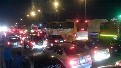 شلل مروري داخل نفق السلام بسبب حادث تصادم سيارتين